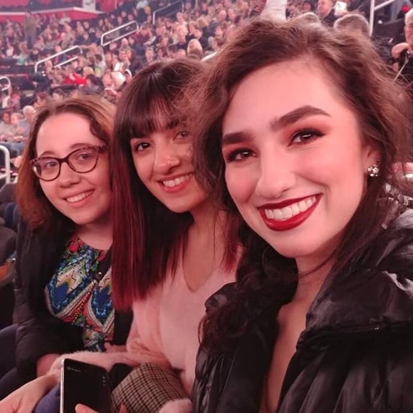 Meet your Posher, Hannah - Picture 1 of 1